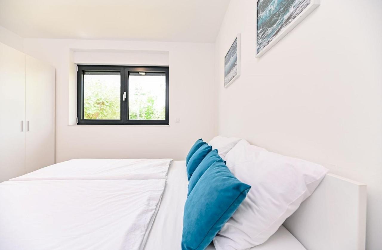 Apartment Flori With Sea View Malinska Exterior foto