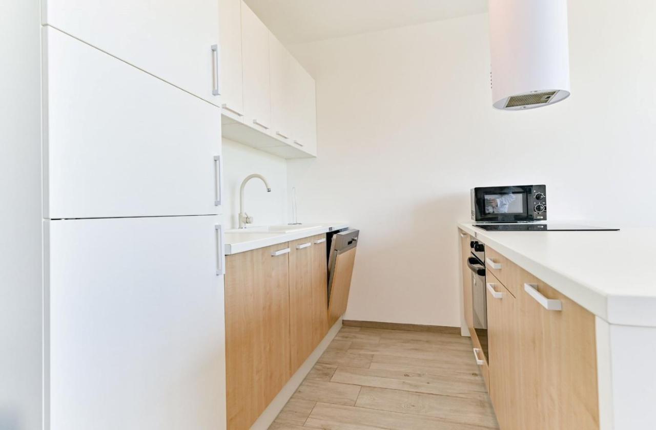 Apartment Flori With Sea View Malinska Exterior foto